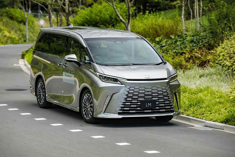 Can canh Lexus LM 500h - 