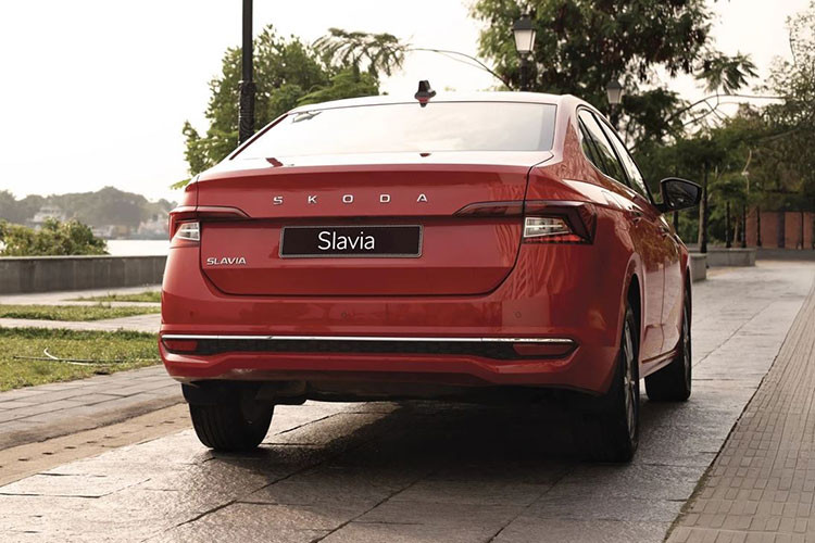 Skoda Slavia 2025 tu 500 trieu ve Viet Nam, 