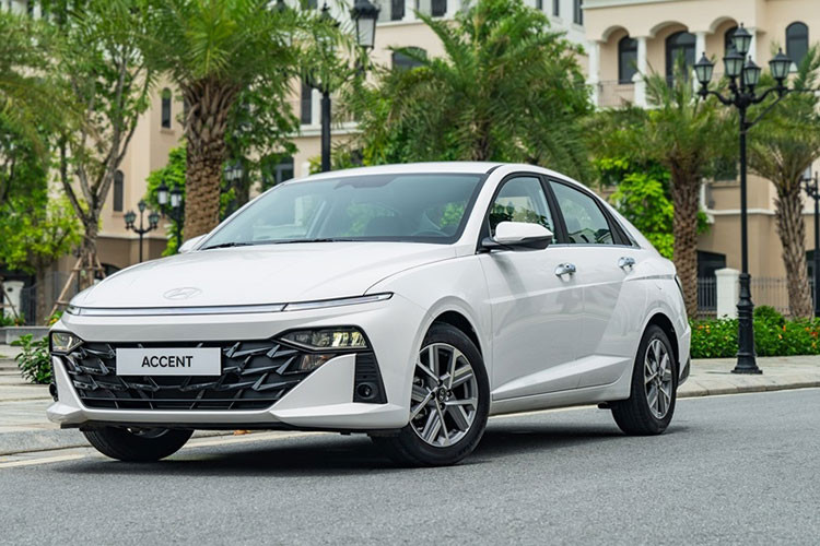 Loat oto sedan hang B tai Viet Nam 