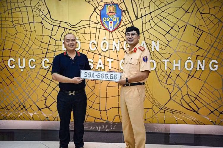 Dai gia Ha Noi gan bien 99A-666.66 hon 4,2 ty len Mercedes-Benz GLS