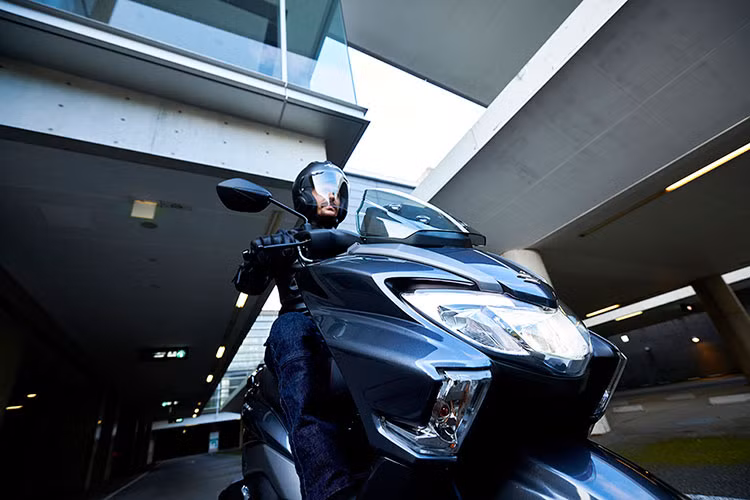 Suzuki Burgman Street 2025, xe ga cao cap chi tu 27,7 trieu dong-Hinh-3