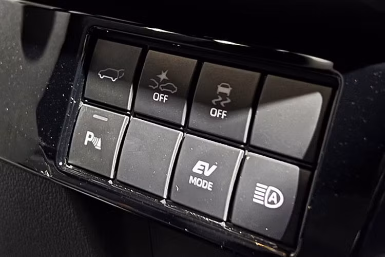 Toyota Yaris Cross nhận cọc tại Việt Nam, giá khoảng 700 triệu đồng? - Hình 7 Toyota Yaris Cross nhan coc tai Viet Nam, gia khoang 700 trieu dong?-Hinh-7