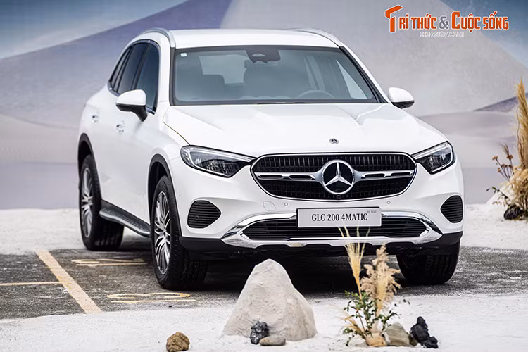 Can canh Mercedes-Benz GLC 2023 tai Viet Nam, tu 2,29 ty dong-Hinh-13