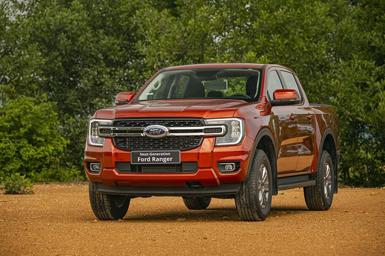 Ford Ranger: 1.473 xe Mặc dù tăng trưởng 15,6 % so với tháng trước, nhưng với 1.473 xe được bán ra khiến Ford Ranger tụt xuống vị trí thứ 6 trong Top 10. Lũy kế 9 tháng đầu năm 2024, Ford Việt Nam bán ra 11.766 xe Ranger (tăng 4,7% so với cùng kỳ), vẫn xếp thứ hai toàn thị trường sau Mitsubishi Xpander. Tại Việt Nam, Ranger hiện có các phiên bản XL, XLS, XLT, Wildtrak, Stormtrak cùng mức giá dao động từ 659 triệu đến 1,299 tỷ đồng.
