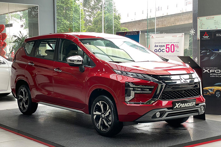Mitsubishi Xpander: 2.688 xe Tháng 9 vừa qua, Mitsubishi Xpander bán chạy nhất Việt Nam được 2.688 xe, tăng gấp 2,6 lần so với tháng trước (1.003 chiếc). Đây chính là tháng có doanh số cao nhất của Xpander trong năm 2024. Cộng dồn doanh số từ đầu năm đến nay, đã có 12.956 xe Xpander được bán ra thị trường. Tại Việt Nam, Mitsubishi Xpander được phân phối với 3 phiên bản là MT, AT, AT Premium với giá bán từ 560-658 triệu đồng.