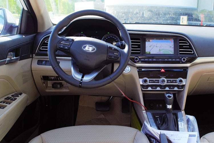 Top oto sedan cu doi cao 