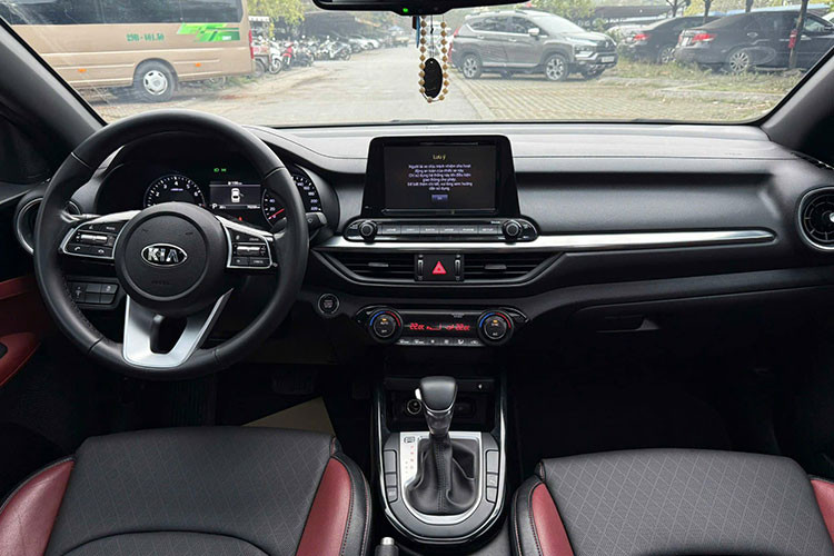 Top oto sedan cu doi cao 