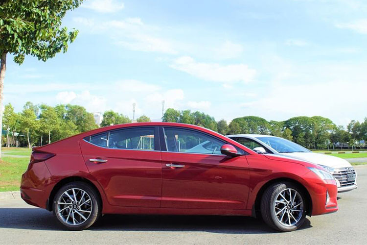 Top oto sedan cu doi cao 