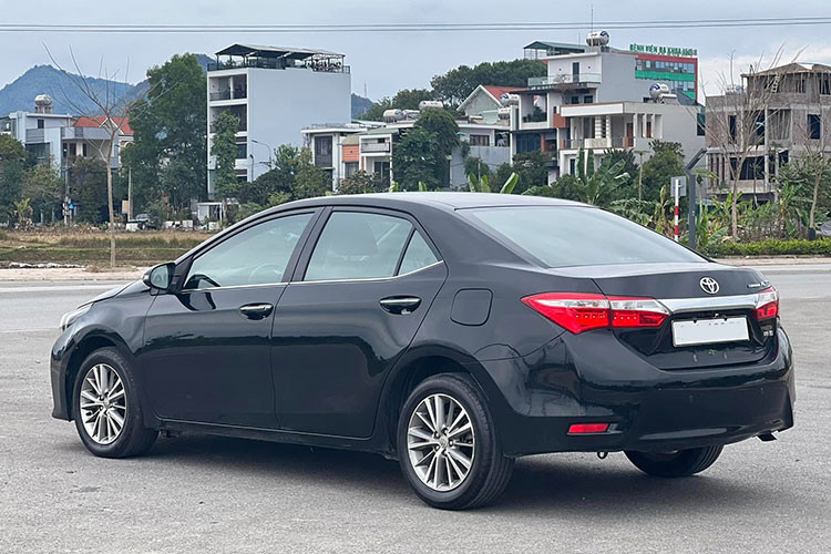 Top oto sedan cu doi cao 