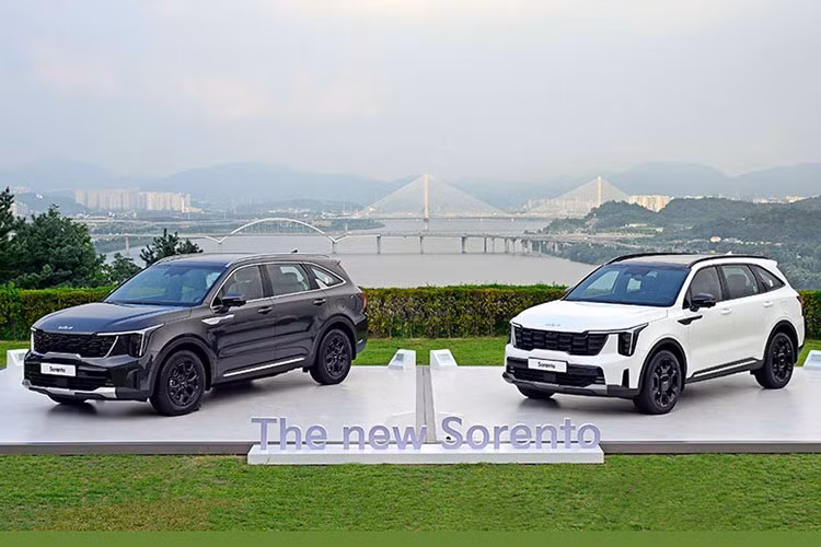 Kia Sorento dang dan dau thi truong, ban gap doi Hyundai SantaFe