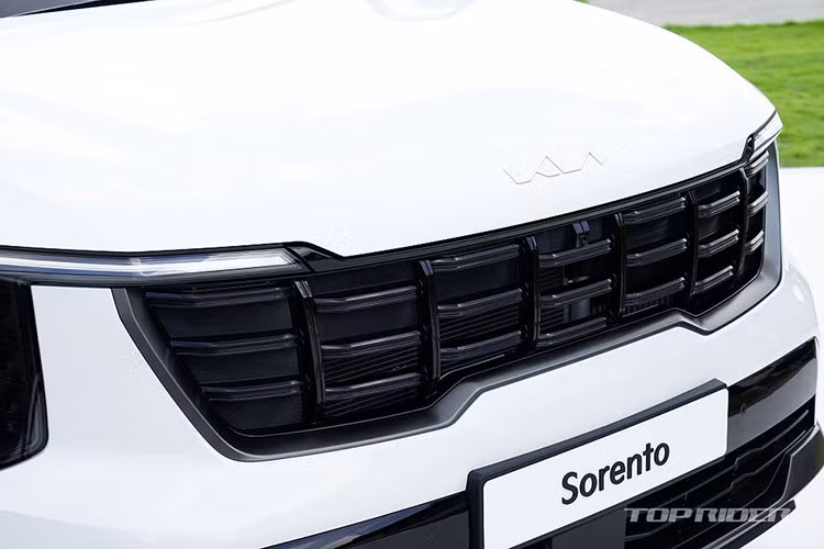 Kia Sorento dang dan dau thi truong, ban gap doi Hyundai SantaFe-Hinh-4