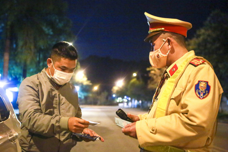 Những trường hợp sẽ bị thu hồi giấy phép xe máy, ôtô từ 1/6/2024 - Hình 3 Nhung truong hop se bi thu hoi giay phep xe may, oto tu 1/6/2024-Hinh-3