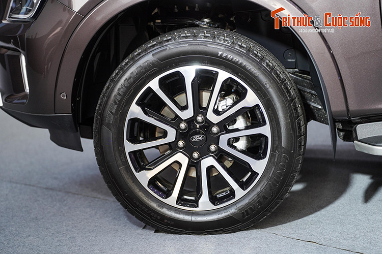 Can canh Ford Everest Platinum 2024 tai Viet Nam, hon 1,5 ty dong-Hinh-6