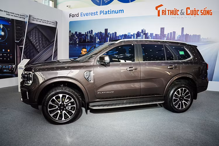 Cận cảnh Ford Everest Platinum 2024 tại Việt Nam, hơn 1,5 tỷ đồng - Hình 3 Can canh Ford Everest Platinum 2024 tai Viet Nam, hon 1,5 ty dong-Hinh-3