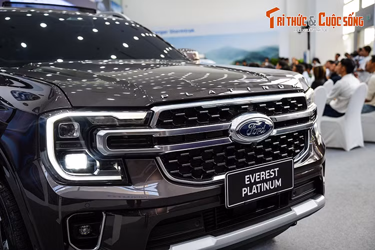 Cận cảnh Ford Everest Platinum 2024 tại Việt Nam, hơn 1,5 tỷ đồng - Hình 4 Can canh Ford Everest Platinum 2024 tai Viet Nam, hon 1,5 ty dong-Hinh-4