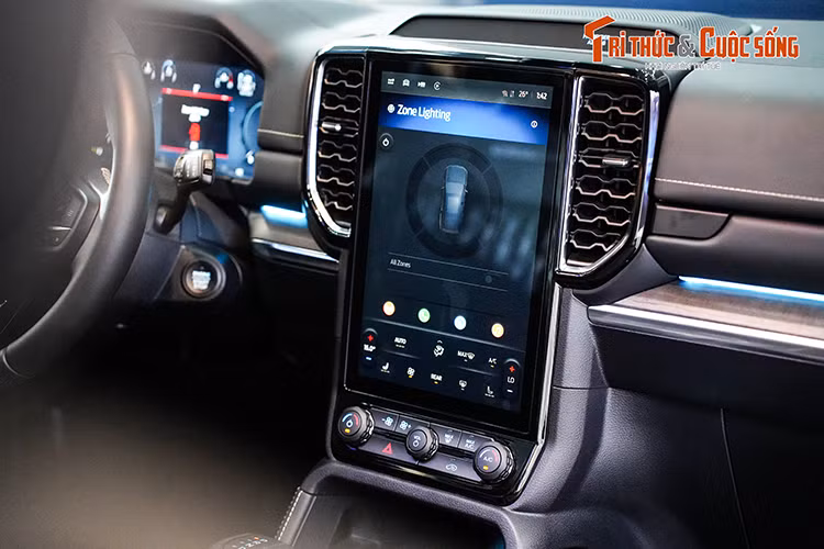 Cận cảnh Ford Everest Platinum 2024 tại Việt Nam, hơn 1,5 tỷ đồng - Hình 9 Can canh Ford Everest Platinum 2024 tai Viet Nam, hon 1,5 ty dong-Hinh-9