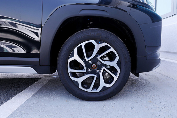 Suzuki Fronx 2025 giá rẻ sắp về Việt Nam, đấu Toyota Raize - Hình 6 Suzuki Fronx 2025 gia re sap ve Viet Nam, dau Toyota Raize-Hinh-6