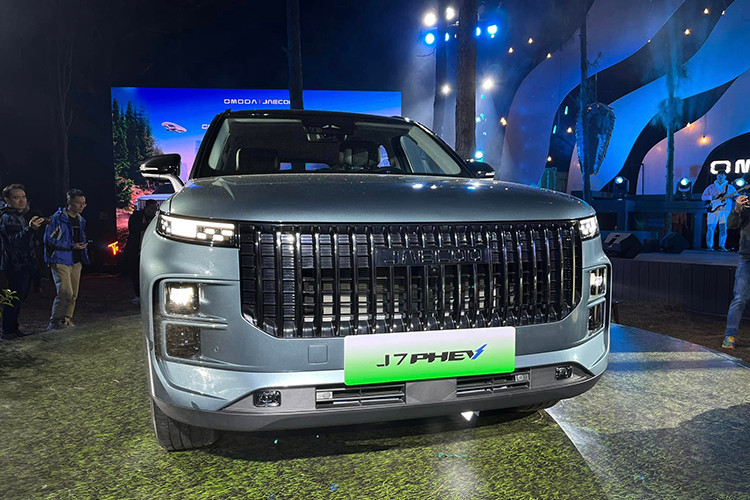 Jaecoo J7 cua Nguyen Xuan Son chot gia tu 729 trieu tai Viet Nam-Hinh-5