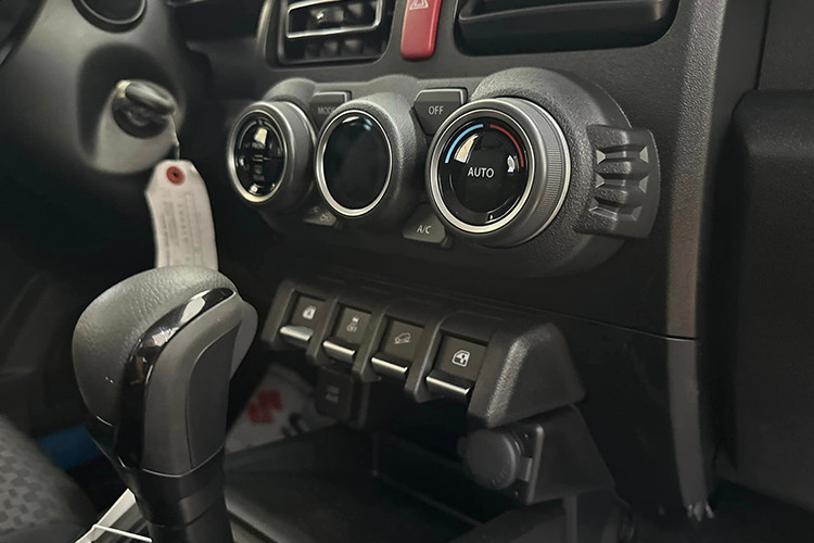 Suzuki Jimny 2024 chinh thuc ra mat Viet Nam, tu 789 trieu dong-Hinh-9