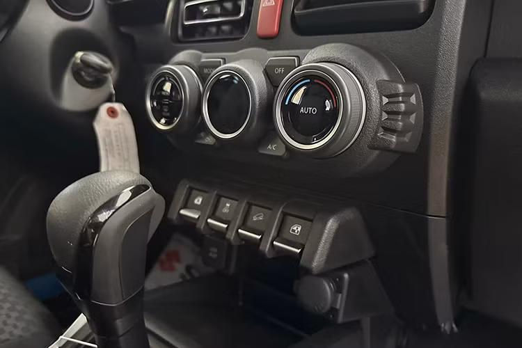 Suzuki Jimny 2024 chinh thuc ra mat Viet Nam, tu 789 trieu dong-Hinh-9