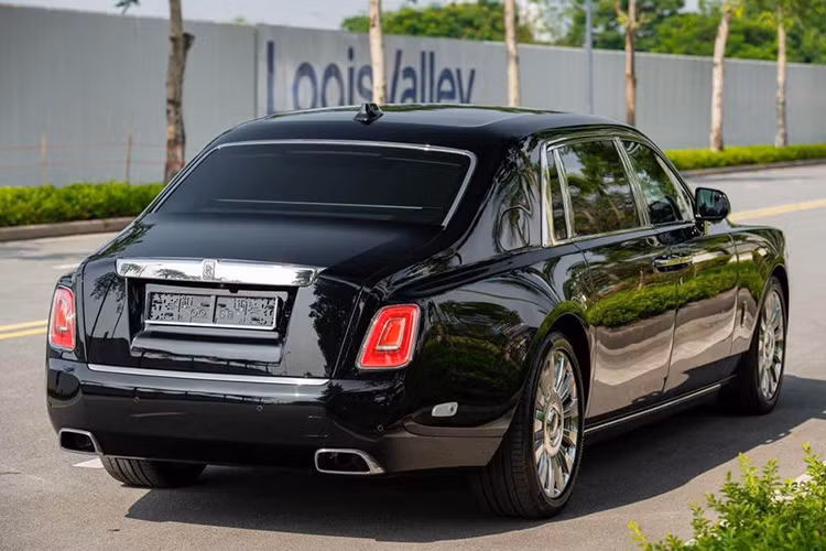 Can canh Rolls-Royce Phantom VIII chao ban 63,5 ty dong tai Ha Noi-Hinh-4