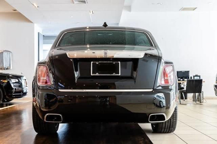 Can canh Rolls-Royce Phantom VIII chao ban 63,5 ty dong tai Ha Noi-Hinh-9