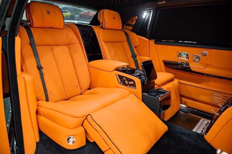 Can canh Rolls-Royce Phantom VIII chao ban 63,5 ty dong tai Ha Noi-Hinh-8