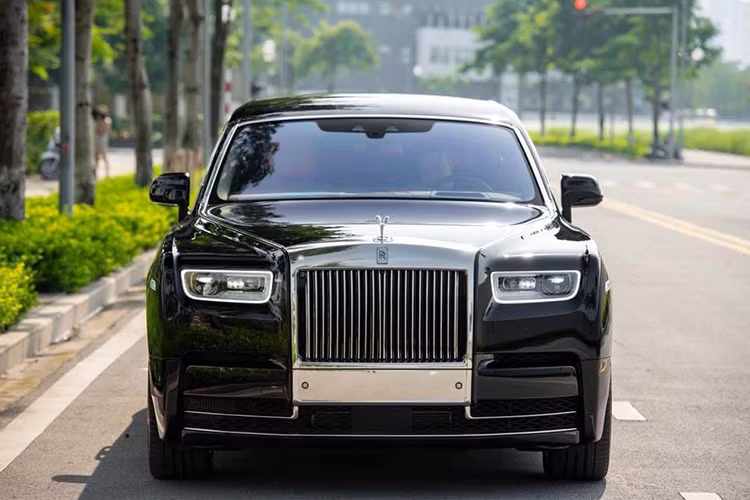 Can canh Rolls-Royce Phantom VIII chao ban 63,5 ty dong tai Ha Noi