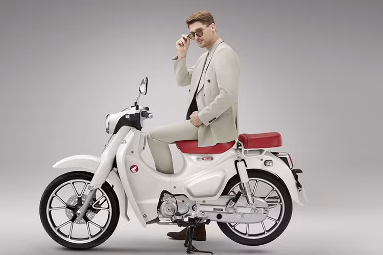 Honda Super Cub C125 dac biet tu 71 trieu dong, cho ve Viet Nam