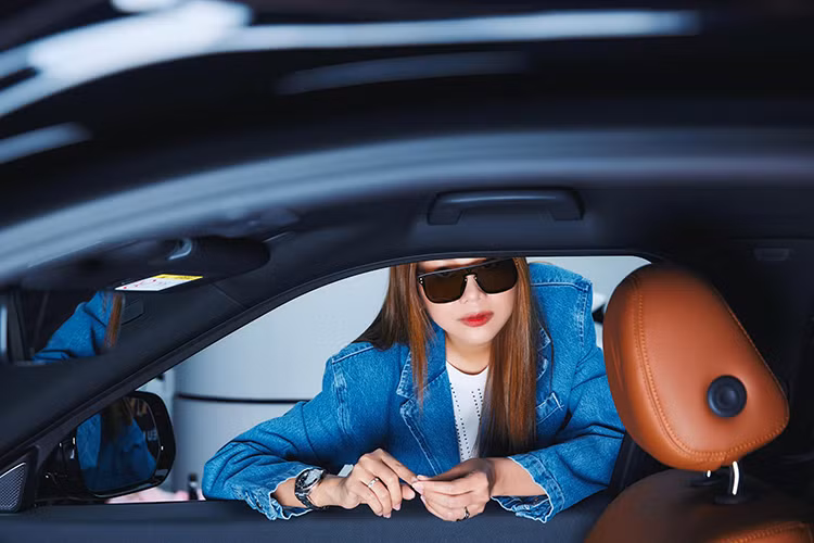 Sieu mau Thanh Hang tau SUV dien VinFast VF9 tien ty-Hinh-5