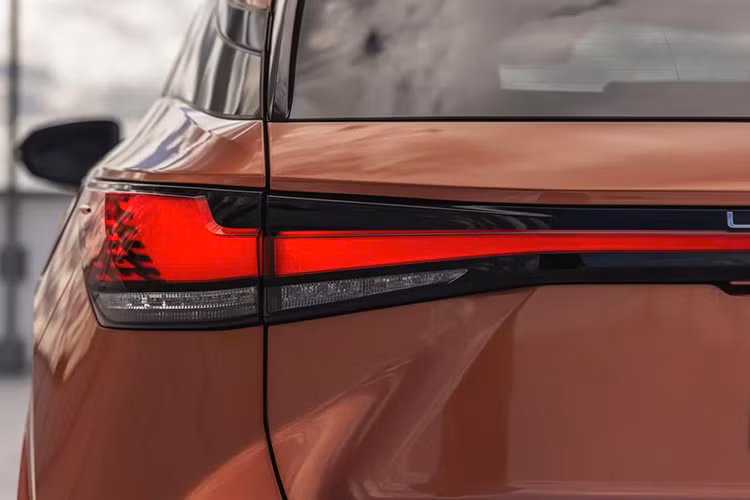 Lexus RX hybrid 2025 sap ban tai Viet Nam, khoang 3,5 ty dong-Hinh-4