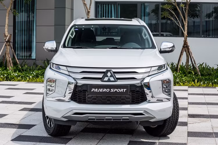 Ford Everest thâu tóm gần 40% thị phần SUV 7 chỗ, Isuzu MU-X “ế sưng“ - Hình 9 Ford Everest thau tom gan 40% thi phan SUV 7 cho, Isuzu MU-X “e sung“-Hinh-9