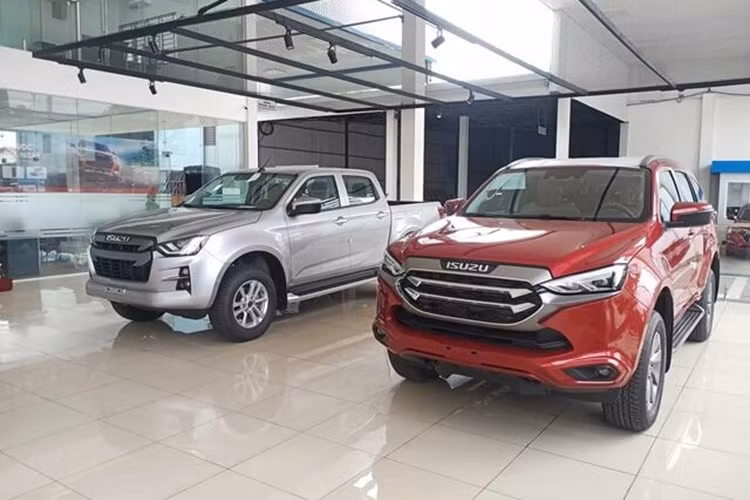 Ford Everest thâu tóm gần 40% thị phần SUV 7 chỗ, Isuzu MU-X “ế sưng“ - Hình 13 Ford Everest thau tom gan 40% thi phan SUV 7 cho, Isuzu MU-X “e sung“-Hinh-13