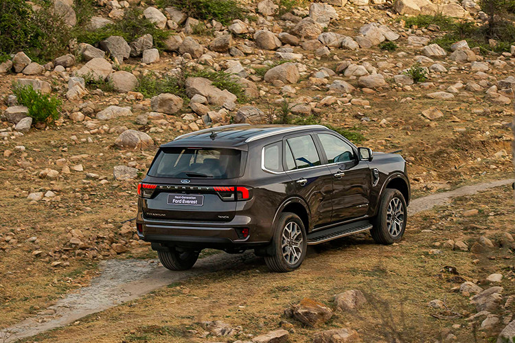 Ford Everest thâu tóm gần 40% thị phần SUV 7 chỗ, Isuzu MU-X “ế sưng“ - Hình 2 Ford Everest thau tom gan 40% thi phan SUV 7 cho, Isuzu MU-X “e sung“-Hinh-2
