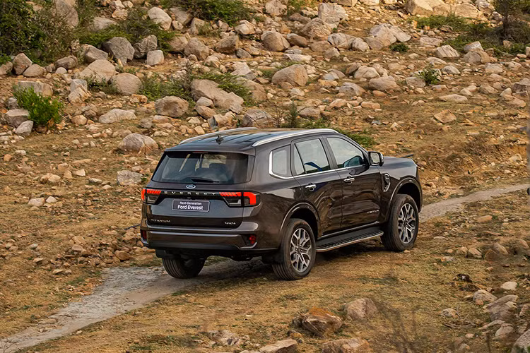 Ford Everest thâu tóm gần 40% thị phần SUV 7 chỗ, Isuzu MU-X “ế sưng“ - Hình 2 Ford Everest thau tom gan 40% thi phan SUV 7 cho, Isuzu MU-X “e sung“-Hinh-2