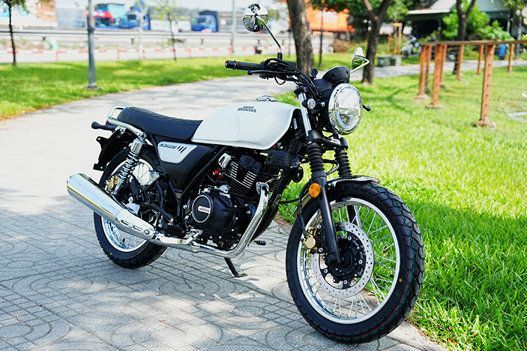 Cận cảnh Honda CGX150 hơn 70 triệu, đầu tiên về Việt Nam Can canh Honda CGX150 hon 70 trieu, dau tien ve Viet Nam