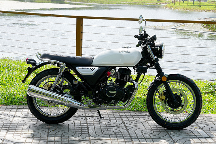 Cận cảnh Honda CGX150 hơn 70 triệu, đầu tiên về Việt Nam - Hình 2 Can canh Honda CGX150 hon 70 trieu, dau tien ve Viet Nam-Hinh-2