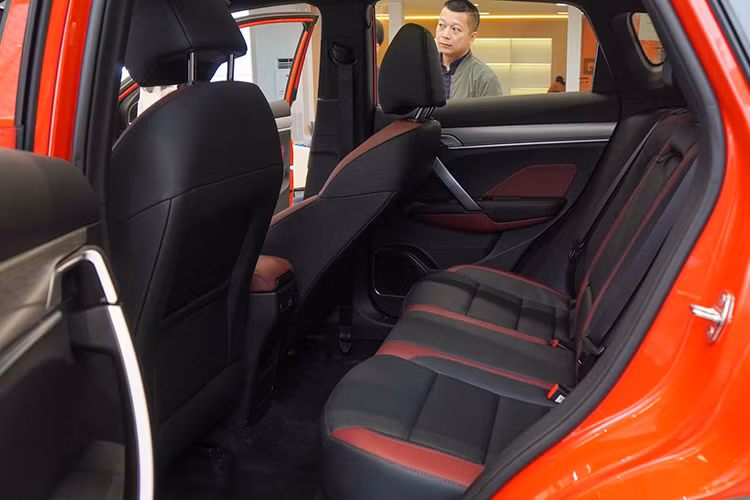 Can canh Geely Coolray tai Viet Nam, chot gia tu 538 trieu dong-Hinh-8