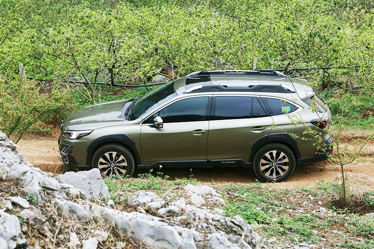 Subaru Outback tại Việt Nam - an toàn và vững bền cho người sử dụng - Hình 2 Subaru Outback tai Viet Nam - an toan va vung ben cho nguoi su dung-Hinh-2