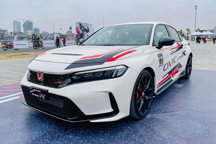 Honda Civic Type R tai Viet Nam tang gia toi gan 3 ty dong