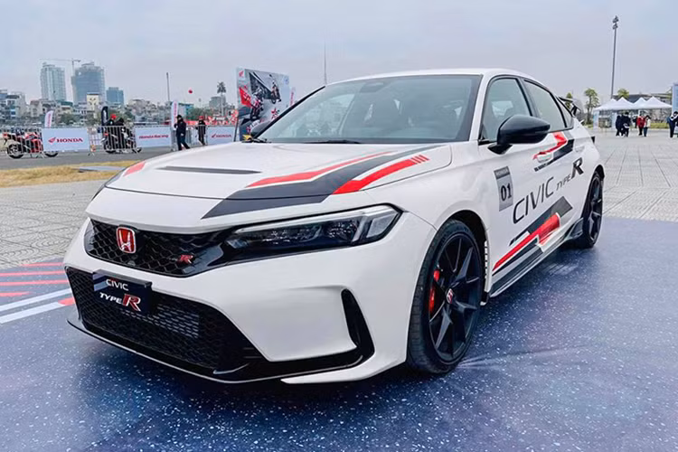 Honda Civic Type R tai Viet Nam tang gia toi gan 3 ty dong