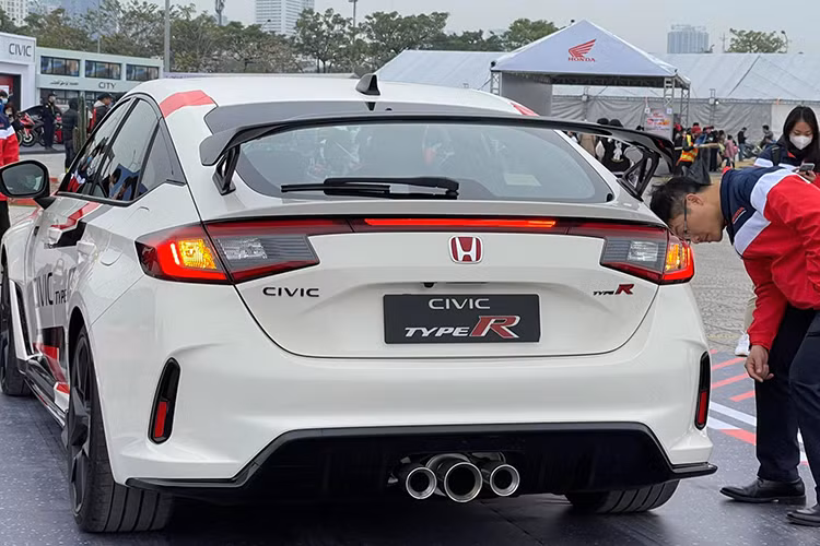 Honda Civic Type R tai Viet Nam tang gia toi gan 3 ty dong-Hinh-2