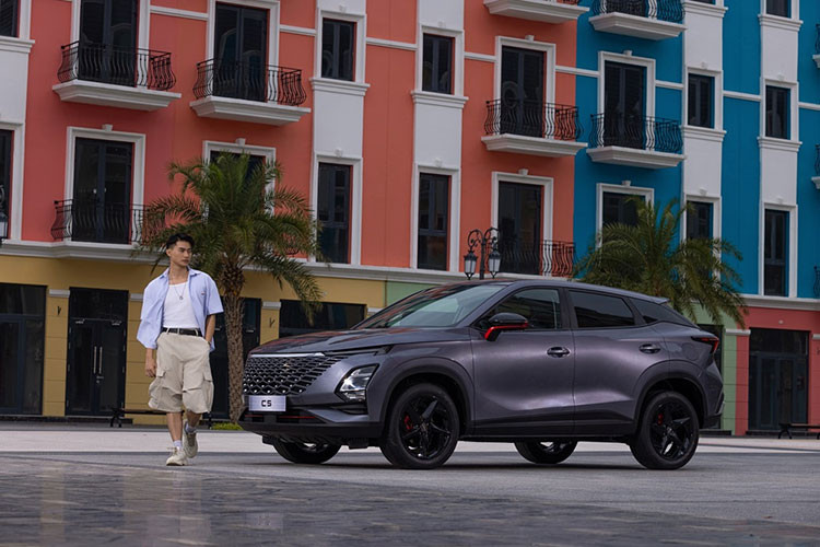 Xu huong tieu dung oto 2025 - cong nghe va tien nghi len ngoi