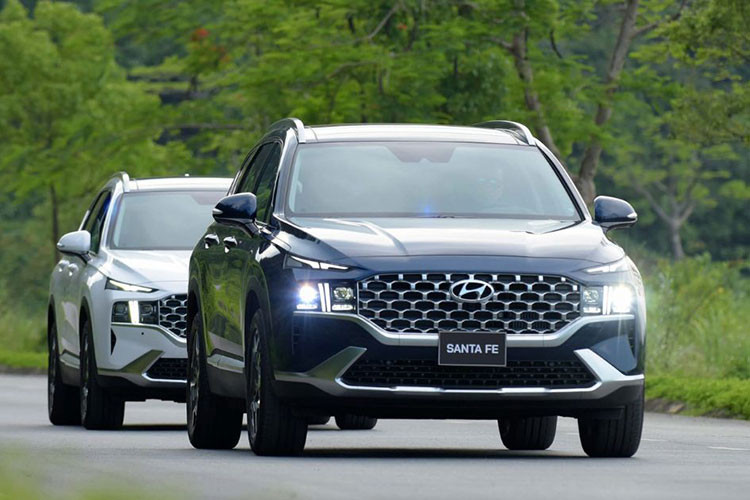 Hyundai SantaFe bi trieu hoi tren toan cau vi loi day an toan
