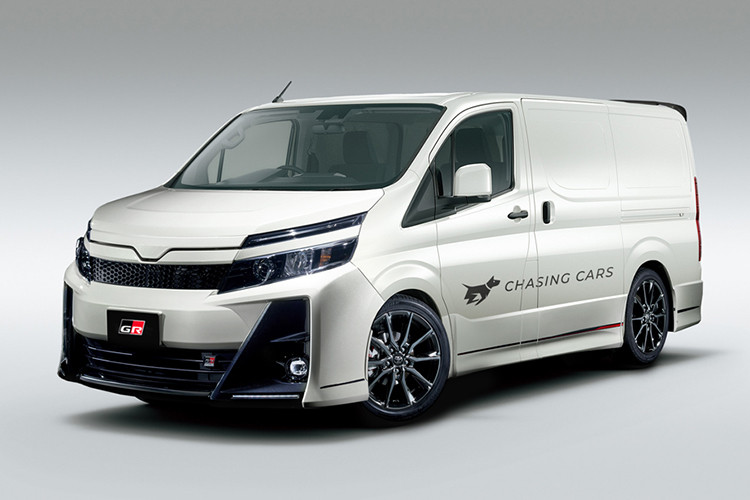 Toyota Gazoo Racing mới đây đã giới thiệu gói nâng cấp đặc biệt cho mẫu Toyota Hiace 2025 mới tại thị trường Nhật Bản, khiến chiếc xe mang đậm phong cách xe đua với những nét hầm hố hơn.
