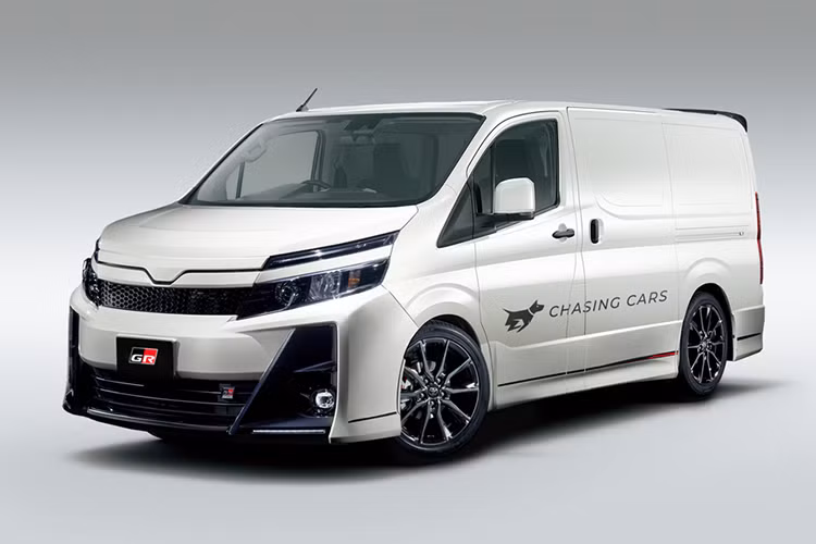 Toyota Gazoo Racing mới đây đã giới thiệu gói nâng cấp đặc biệt cho mẫu Toyota Hiace 2025 mới tại thị trường Nhật Bản, khiến chiếc xe mang đậm phong cách xe đua với những nét hầm hố hơn.
