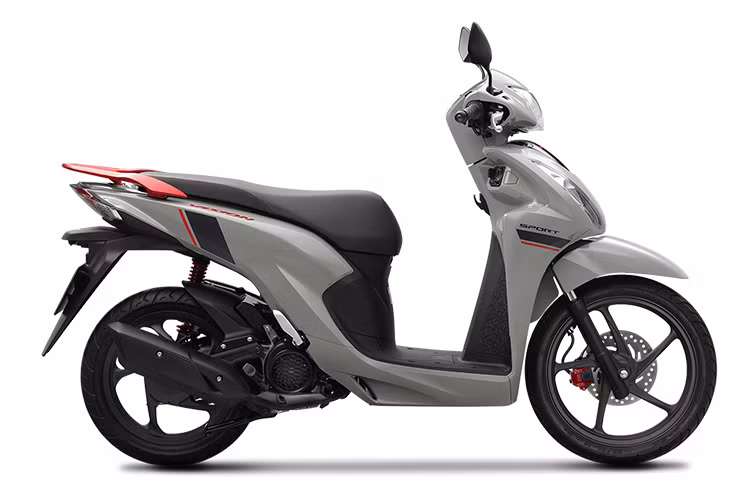 Honda Vision sở hữu chiều dài yên xe chỉ ở mức 670 mm, có thể hạn chế đôi chút không gian ngồi cho những người có chiều cao.
