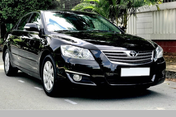 Co nen mua oto chay 15 nam van dung tot tren san xe cu?