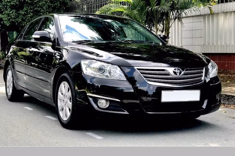 Co nen mua oto chay 15 nam van dung tot tren san xe cu?