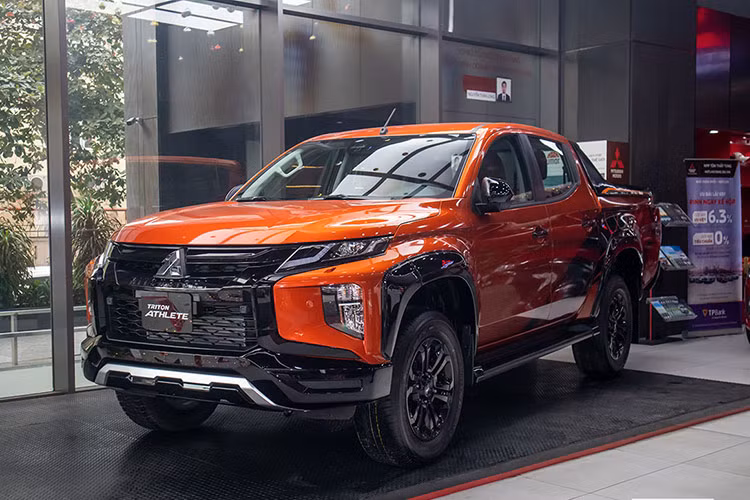 Mitsubishi Triton giam gia, xa hang ton chuan bi ban phien ban moi